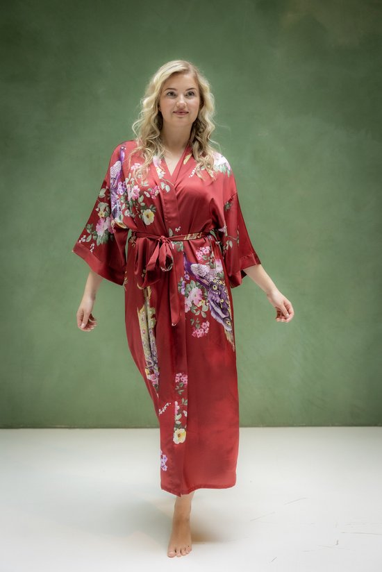 Uniek moederdag cadeautje - Luxe Kimono satijn - Premium collectie - Prachtig pauw en bloemendesign - rood - one size - lang model - uniek cadeau vrouw