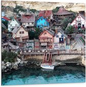 Dibond - Kleine Baai met Kleurrijke Huisjes - 100x100 cm Foto op Aluminium (Met Ophangsysteem)