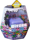 Paarse Bitzee-verpakking met op de voorkant 40 verschillende pixel-diertjes en het Bitzee-logo.