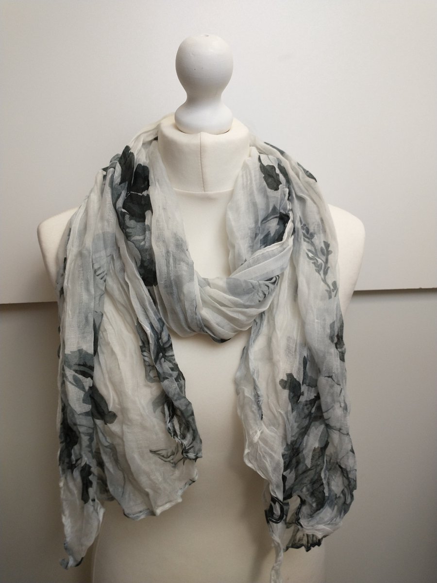 Shanila sjaal- handgemaakt en geborduurd - classic black main image 1