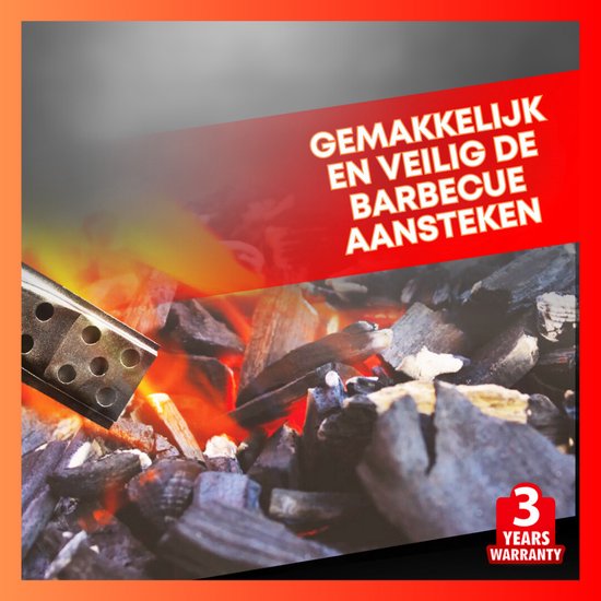 Elektrische barbecue aansteker in gloeiende kolen met de tekst 'GEMAKKELIJK EN VEILIG DE BARBECUE AANSTEKEN' en '3 YEARS WARRANTY'.