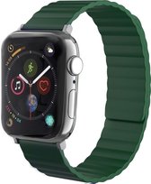 Strap-it Magnetisch sportbandje - Geschikt voor Apple Watch bandje - Series 1/2/3/4/5/6/7/8/9/SE/Ultra (2) - Groen - Siliconen bandje sport met magneet - iWatch bandje maat: 42 mm 44 mm 45 mm 49 mm