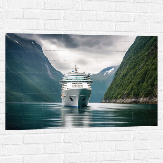 Muursticker - Groot Wit Cruiseschip Varend op het Water in Dal van Hoge Bergen - 105x70 cm Foto op Muursticker