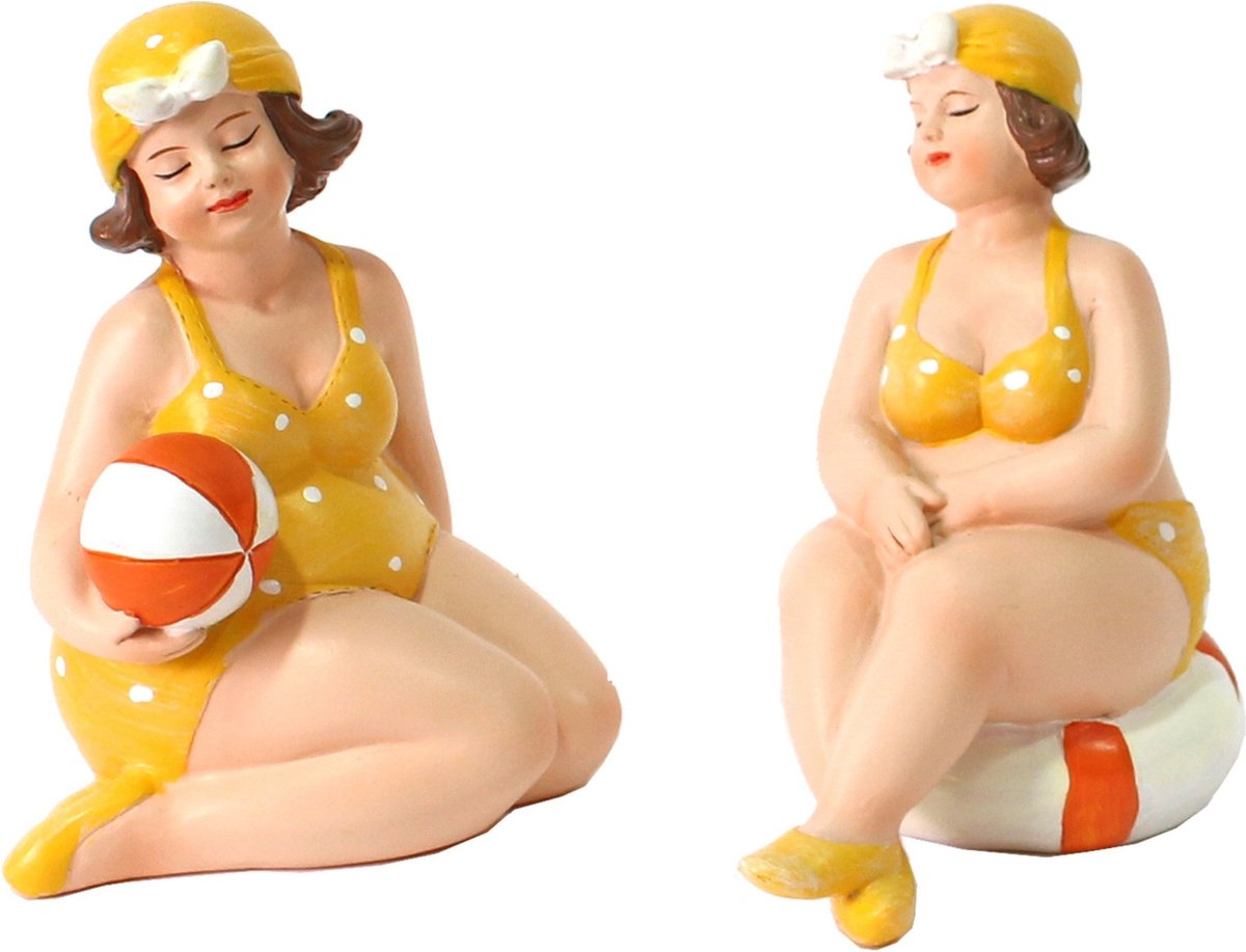 Woonkamer decoratie beeldjes set van 2 dikke dames - geel badpak - 11 cm