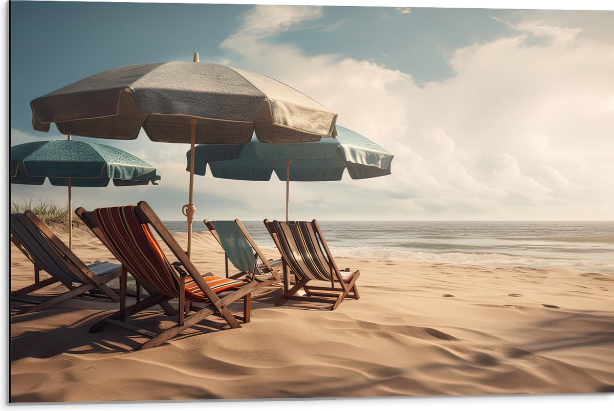 Dibond - Strandstoelen en Parasols op het Strand op Bewolkte Dag - 75x50 cm Foto op Aluminium (Wanddecoratie van metaal)