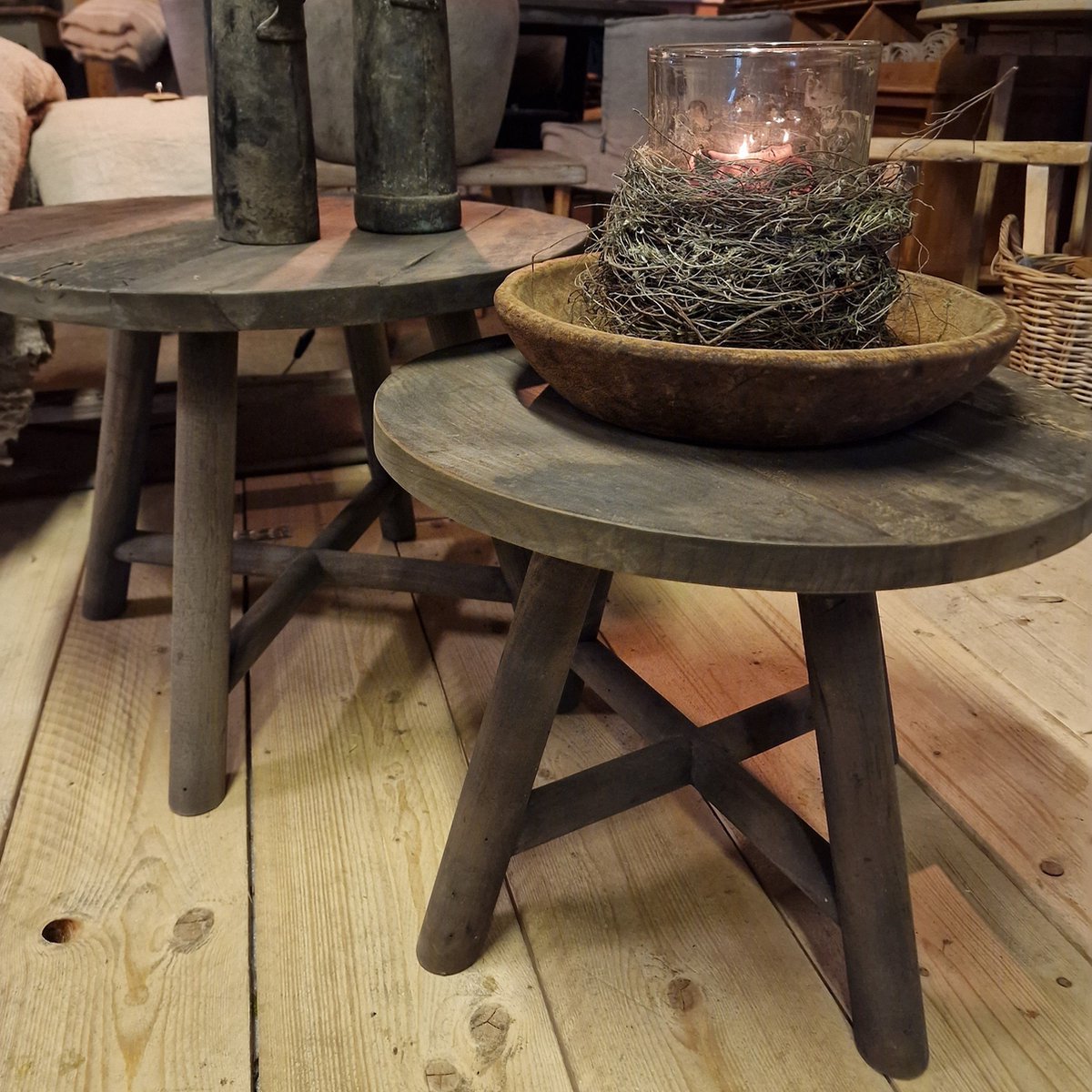 AURA PEEPERKORN| BIJZETTAFELTJE| ROND BIJZETTAFELTJE|OLD FARM collectie| oud hout