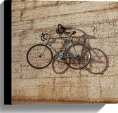 Canvas - Blauwe Wielrenfiets Hangend aan Stenen Muur - 30x30 cm Foto op Canvas Schilderij (Wanddecoratie op Canvas)