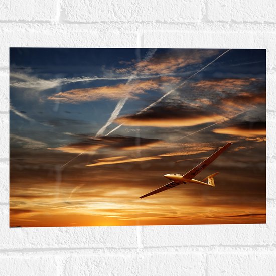 Muursticker - Wit Zweefvliegtuig Vliegend tijdens Zonsondergang - 40x30 cm Foto op Muursticker