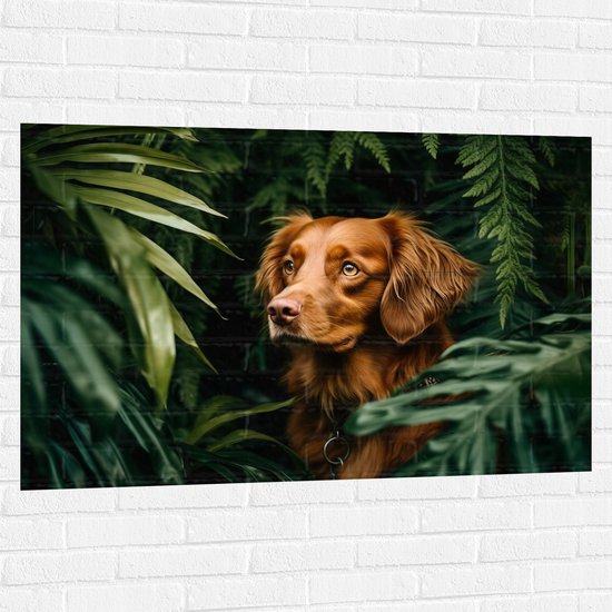Muursticker - Bruine Hond tussen de Groene Bladeren - 120x80 cm Foto op Muursticker