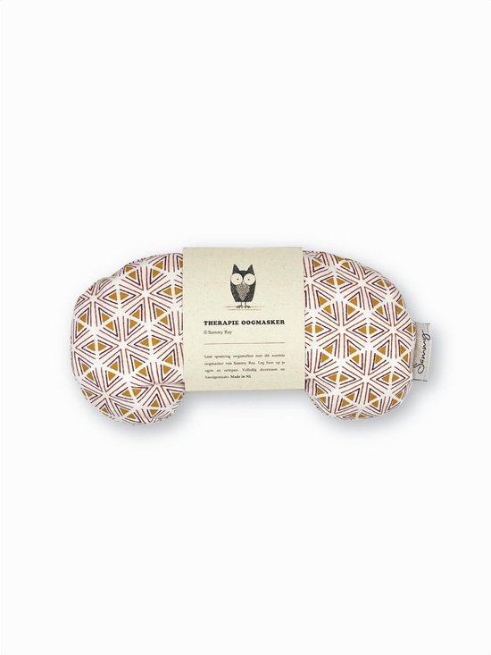 Wit oogmasker met geometrisch oranje en geel patroon, met etiket "Therapie Oogmasker".