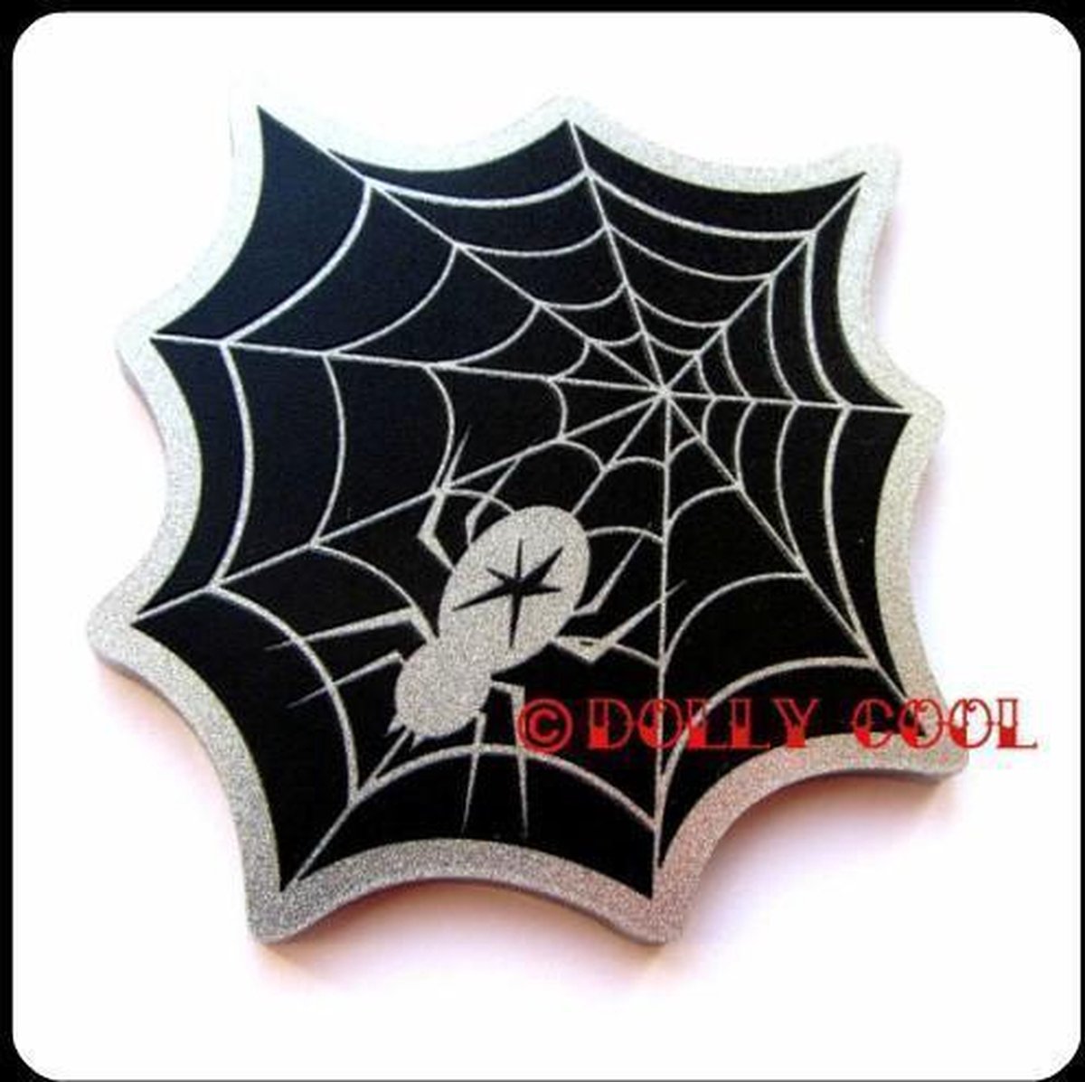 Dolly Cool - spider web - broche