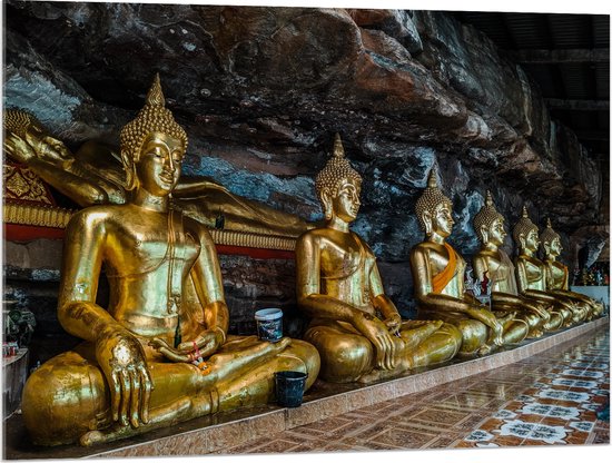 Acrylglas - Rijen Gouden Boeddha's in Wat Tham Khuha Sawan Tempel in Thailand - 100x75 cm Foto op Acrylglas (Met Ophangsysteem)