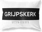 Tuinkussen GRIJPSKERK - GRONINGEN met coördinaten - Buitenkussen - Bootkussen - Weerbestendig - Jouw Plaats - Studio216 - Modern - Zwart-Wit - 50x30cm