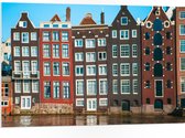 PVC Schuimplaat- Traditionele Grachtenpanden van Amsterdam in Verschillende Kleuren - 105x70 cm Foto op PVC Schuimplaat