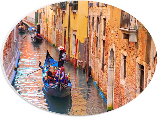 PVC Schuimplaat Ovaal - Toeristen in Gondels over de Wateren van Venetië - 28x21 cm Foto op Ovaal (Met Ophangsysteem)
