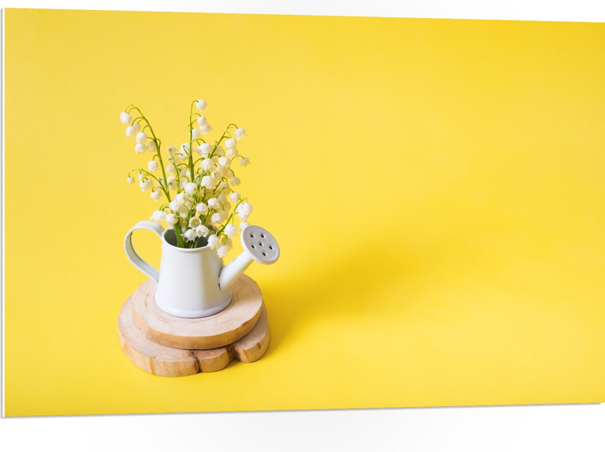 PVC Schuimplaat - Boeket in Gieter met Gele Achtergrond - 105x70 cm Foto op PVC Schuimplaa