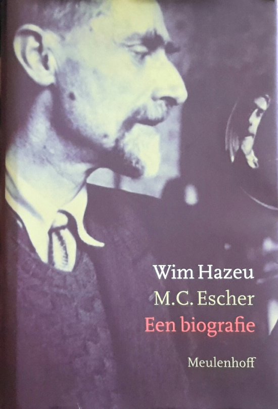 Couverture de livre avec photo en noir et blanc de M.C. Escher et texte: Wim Hazeu, M.C. Escher, Een biografie, Meulenhoff.