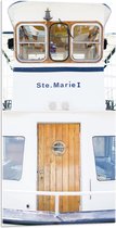 Acrylglas - Vooraanzicht van Witte Vissersboot - 50x100 cm Foto op Acrylglas (Met Ophangsysteem)
