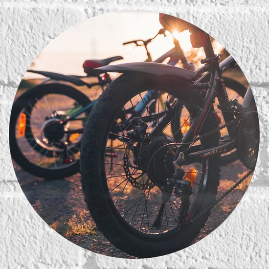 Muursticker Cirkel - Wielen van Racefietsen tijdens de Zonsondergang - 20x20 cm Foto op Muursticker