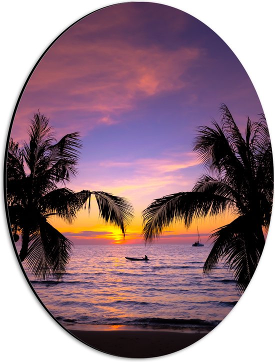 Dibond Ovaal - Silhouet van Palmbomen Hangend boven het Strand op Zomerse Avond - 30x40 cm Foto op Ovaal (Met Ophangsysteem)