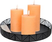 LED kaarsen - 3x st - perzik oranje - met zwart rond dienblad/kaarsenbord 29,5 cm - metaal