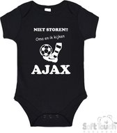 100% katoenen Romper "Niet storen!! Oma en ik kijken AJAX" Unisex Katoen Zwart/wit Maat 62/68