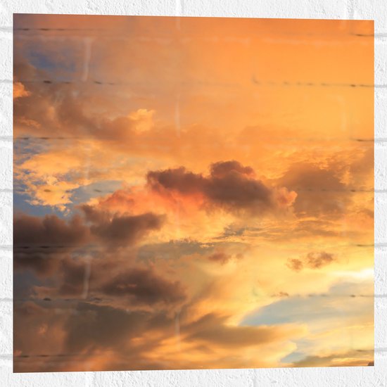 Muursticker - Zachtoranje Gloed over de Wolken in de Lucht - 50x50 cm Foto op Muursticker