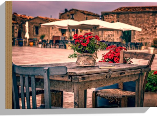 Hout - Tafel - Pleintje - Bloemen - Stoelen - Parasol - Kleuren - 40x30 cm - 9 mm dik - Foto op Hout (Met Ophangsysteem)