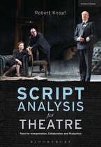 Boek 'Script Analysis for Theatre' met drie acteurs in kostuums uit een toneelstuk. Twee mannen en één vrouw.
