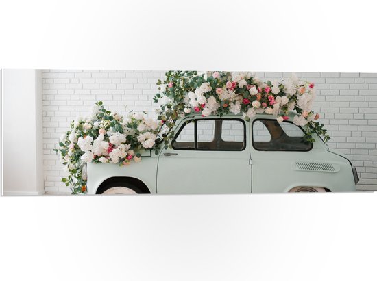 PVC Schuimplaat- Oude Pastelblauwe Auto Versierd met Bloemboeketten - 90x30 cm Foto op PVC Schuimplaat