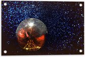 Tuinposter – Glinsterende Discobal in Donkere Ruimte - 60x40 cm Foto op Tuinposter (wanddecoratie voor buiten en binnen)