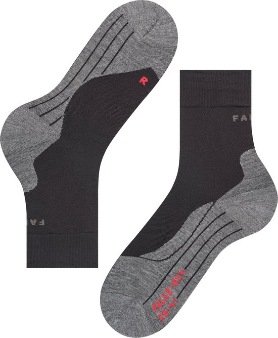 Twee Falke hardloopsokken, grijs met zwarte accenten, rode 'R' en Falke-logo.