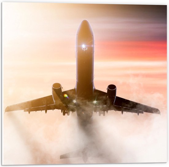 PVC Schuimplaat- Passagiersvliegtuig bij Zonsondergang door de Wolken - 50x50 cm Foto op PVC Schuimplaat