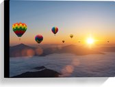 Canvas - Luchtballonnen Zwevend bij Bergtoppen boven het Wolkendek - 40x30 cm Foto op Canvas Schilderij (Wanddecoratie op Canvas)