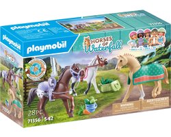 foto van PLAYMOBIL Horses of Waterfall 3 paarden met accessoires - 71356