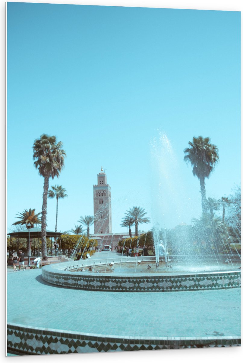 PVC Schuimplaat - Gebouw - Fontein - Water - Bomen - Palmbomen - Mensen - 80x120 cm Foto o