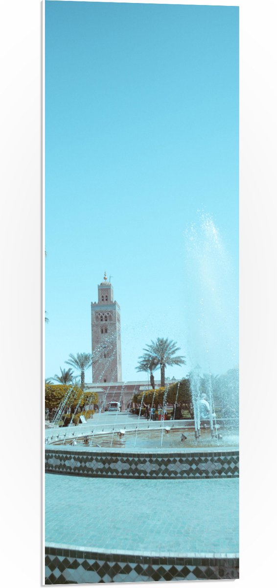 PVC Schuimplaat - Gebouw - Fontein - Water - Bomen - Palmbomen - Mensen - 30x90 cm Foto op