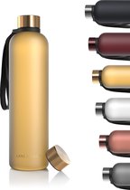 LARS NYSØM - 'Blæst' Ultralichte tritan-waterfles 1000ml - BPA-vrij, lekvrij, geschikt voor koolzuurhoudende dranken - Inclusief 2 deksels - Mustard - Gold