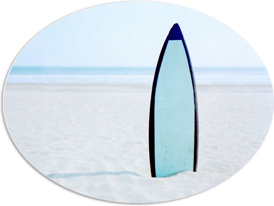 PVC Schuimplaat Ovaal - Zee - Strand - Zand - Surfen - Surfplank - Hobby - 80x60 cm Foto op Ovaal (Met Ophangsysteem)