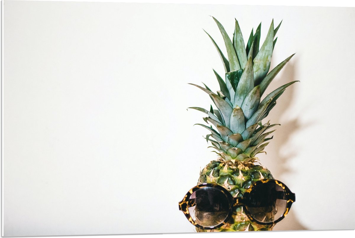 PVC Schuimplaat- Ananas met Zonnebril op - 90x60 cm Foto op PVC Schuimplaat