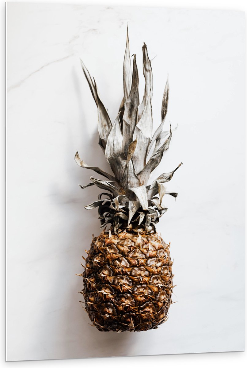 PVC Schuimplaat- Ananas op Witte Achtergrond - 80x120 cm Foto op PVC Schuimplaat
