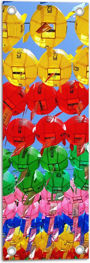 Tuinposter – Lucht Vol met Gekleurde Chinese Lampionnen - 20x60 cm Foto op Tuinposter (wanddecoratie voor buiten en binnen)