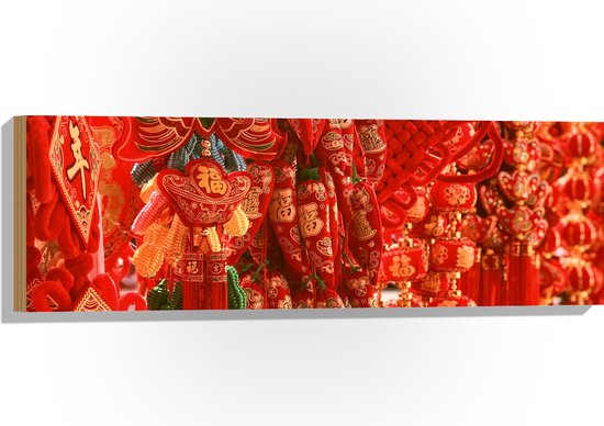 Hout - Kraam Vol Rode Chinese Versieringen - 90x30 cm - 9 mm dik - Foto op Hout (Met Ophangsysteem)