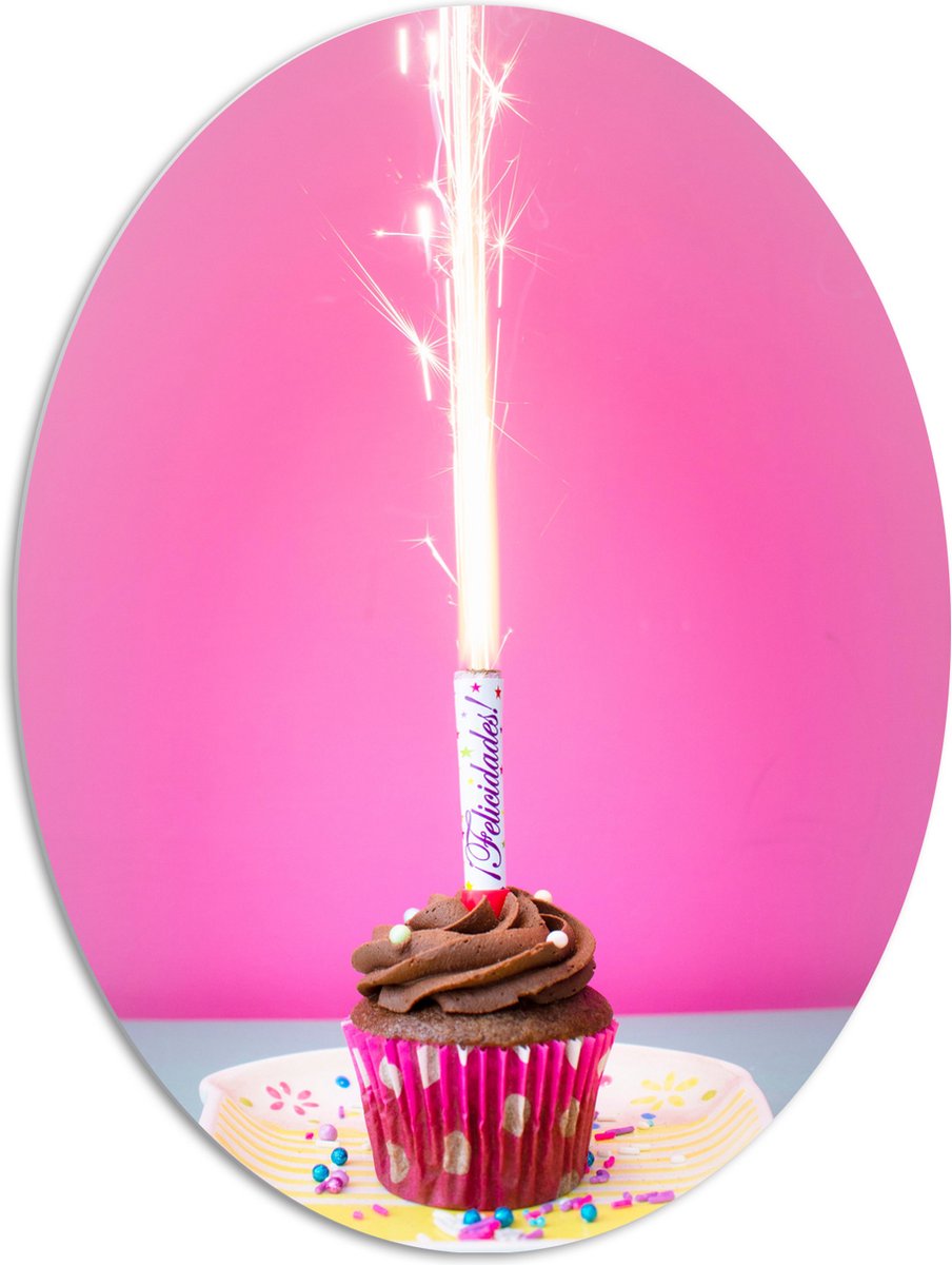 PVC Schuimplaat Ovaal - Verjaardagscupcake met Chocolade Topping en Fontein - 72x96 cm Fot