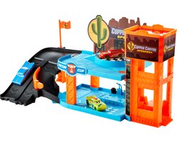 Disney Cars Garage Glow Racers + 3 Auto's