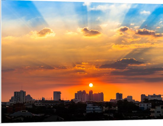 PVC Schuimplaat- Prachtige Zonsopkomst over de Gebouwen in de Stad - 100x75 cm Foto op PVC Schuimplaat