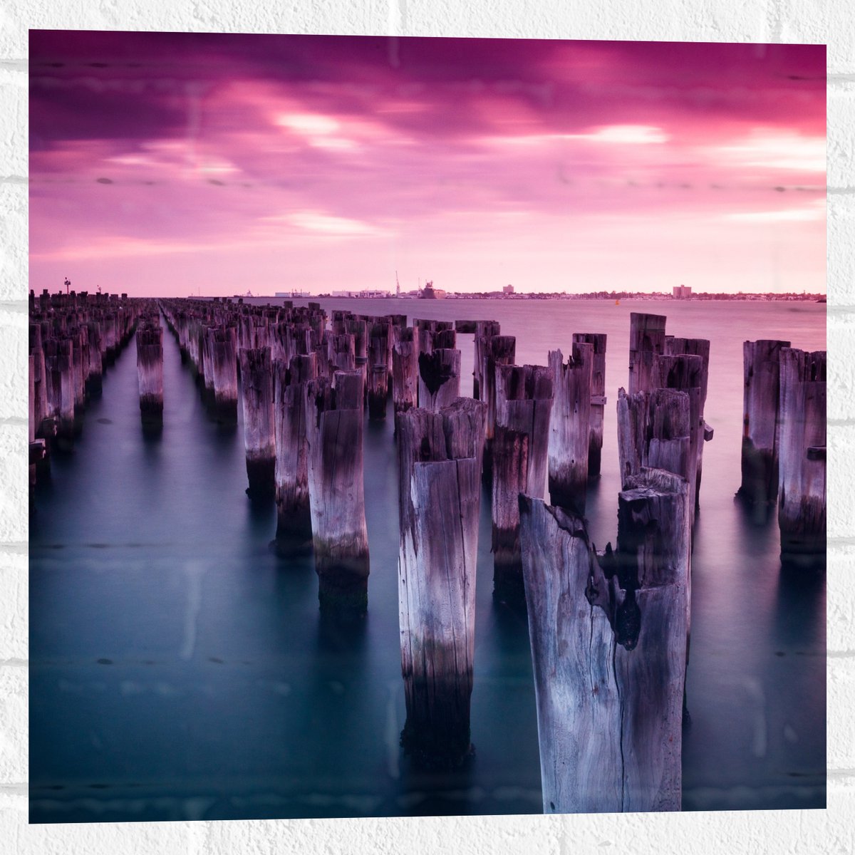 Muursticker - Palen - Water - Hout - Zee - Kleuren - 50x50 cm Foto op Muursticker
