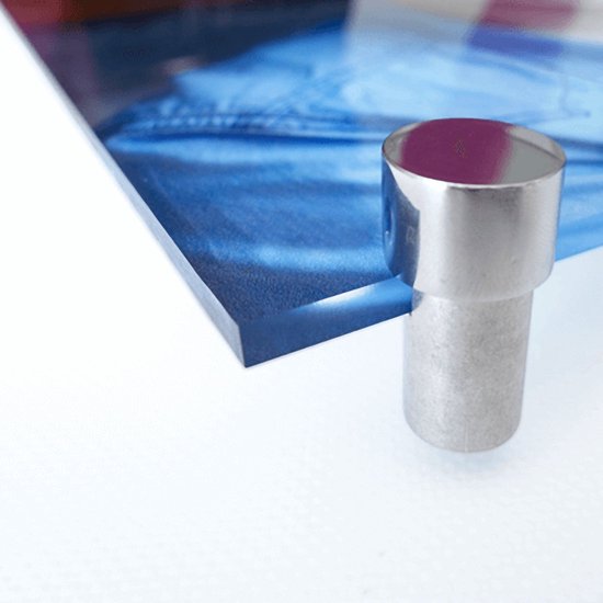 JJ-Art (Glas) 100x100 | Femme au chapeau, style Picasso / Salvador Dali , coloré, couleurs vives, abstrait, art, salon chambre | carré, portrait, visage, tropical, Amérique du Sud, or, vert, jaune, bleu, rouge, moderne | Photo-peinture-verre