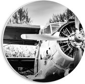 PVC Schuimplaat Muurcirkel - Close-up van Motor van Klein Stuntvliegtuig (Zwart- wit) - 20x20 cm Foto op Muurcirkel (met ophangsysteem)