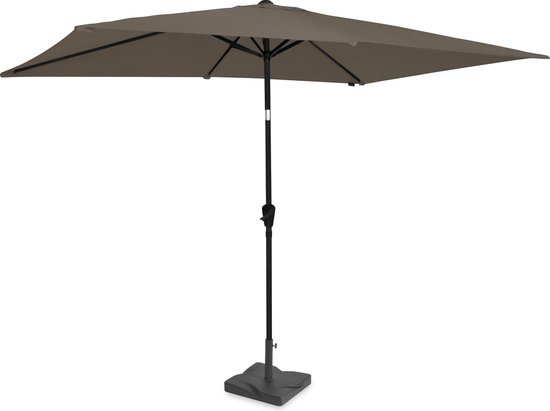 Taupe parasol met zwart frame, paal en voet. Rechthoekig.